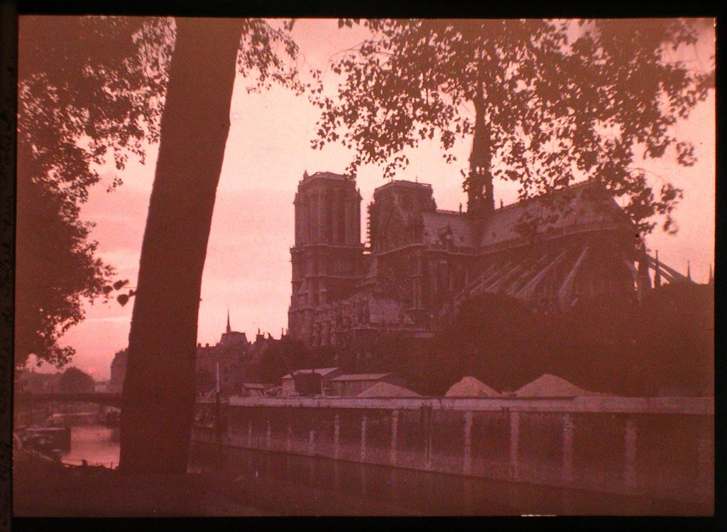 Coucher de Soleil sur Notre Dame, June 1909, autochrome, Léon Gimpel (1878-1949)
