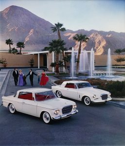 Tom Kelley (1914-1984), "Studebaker Cars in California", c. 1961, dye transfer print on fibre paper, printed in c. 1961, 43 x 36,5 cm, ©Tom Kelley, courtesy Daniel Blau, Munich