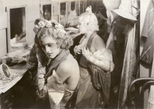 Margaret Bourke-White, “Backstage – Burlesque Chorines”, 1936, © Margaret Bourke-White © Life, courtesy Daniel Blau, Munich