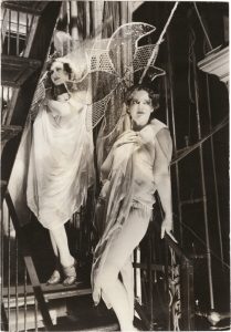 Margaret Bourke-White, “Backstage – Burlesque Strip-Steppers”, 1936, © Margaret Bourke-White © Life, courtesy Daniel Blau, Munich