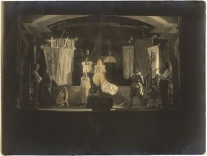 Li Osborne (attr.), “Der Frauenverkäufer”, 1922, © Li Osborne (attr.), courtesy Daniel Blau, Munich