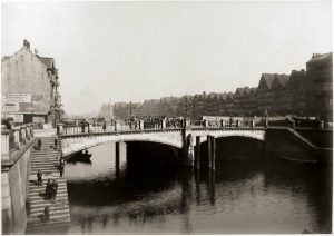Georg Koppmann (1842-1909), Hamburg. Brooksbrücke, 1884, © Daniel Blau, Munich