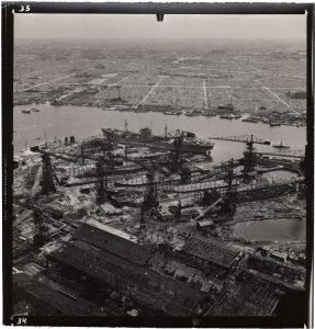 “Hiroshima Harbour”, August 1945, silver gelatin print on matte fibre paper, 17,7 (19) x 17,1 (18,2) cm