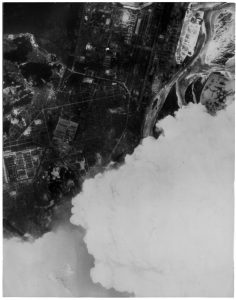 “Hiroshima on August 6, 1945 from 25.000 Feet Above”, August 6, 1945, silver gelatin on glossy fibre paper, printed by August 6, 1955, 21,6 x 16,9 cm