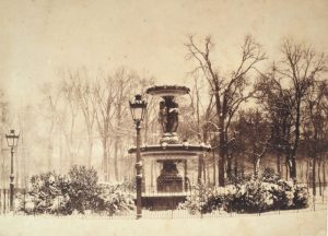 L. Puet (attr.), "Fountain in Snow", c. 1855, salt print from collodium on glass negative, 17,1 x 23,8 cm, © L. Puet, courtesy Daniel Blau, Munich