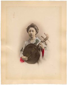 Baron Raimund von Stillfried-Ratenicz, "Girl Playing an Instrument", 1870s, hand colored albumen print, 25,8 x 19,8 cm, © Baron Raimund von Stillfried-Ratenicz, courtesy Daniel Blau, Munich