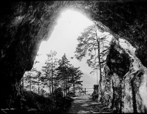Adolphe Braun (attr.), "Mountain Path Seen from a Grotto", c. 1880, carbon print on glass in contemporary original glass and frame, 19,3 x 25,4 cm, © Daniel Blau, Munich