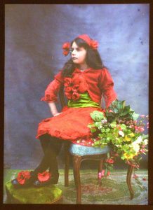 Unidentified Photographer (Lumière Circle), "The Girl in Red", 1907/09, Lumière autochrome, 11,9 x 8,9 cm, © Daniel Blau, Munich