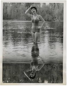Unidentified Photographer, "Double Feature at Silver Springs, Florida ", February 20, 1962, silver gelatin print on glossy fibre paper, printed by March 1, 1962, 21,9 (23,0) x 16,5 (18,0) cm