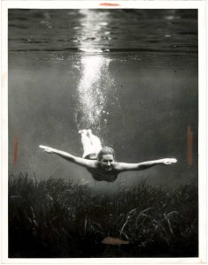 Unidentified Photographer, "Underwater in Florida", 1960s, silver gelatin print on glossy fibre paper, with crayon 20,3 (21,4) x 15,5 (16,6) cm,