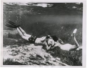 Unidentified Photographer, "Underwater Kiss", June 13, 1956, silver gelatin print on glossy fibre paper, printed by October 19, 1956, 16,7 (17,9) x 21,0 (22,8) cm, © Unidentified Photographer, courtesy Daniel Blau, Munich